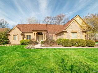 25102 Parke Ln, Grosse Ile, MI 48138