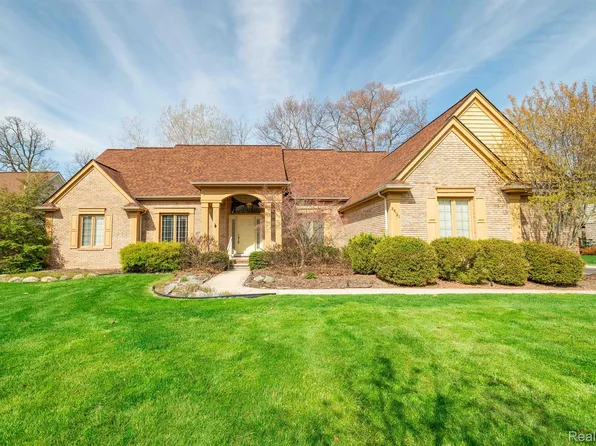 25102 Parke Ln, Grosse Ile, MI 48138