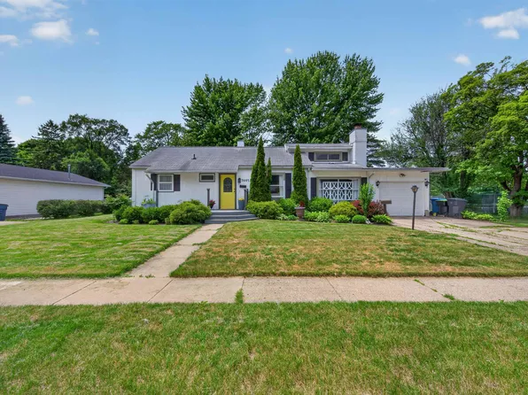 3607 Cambridge St, Midland, MI 48642