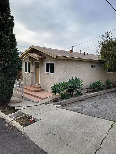 3335 Idell St Photo 1
