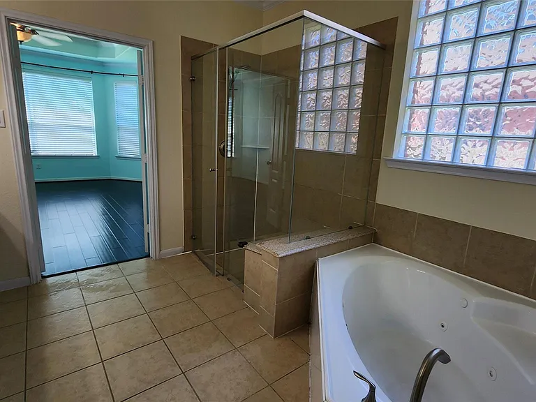 2318 Nashmor Dr — Photo 16