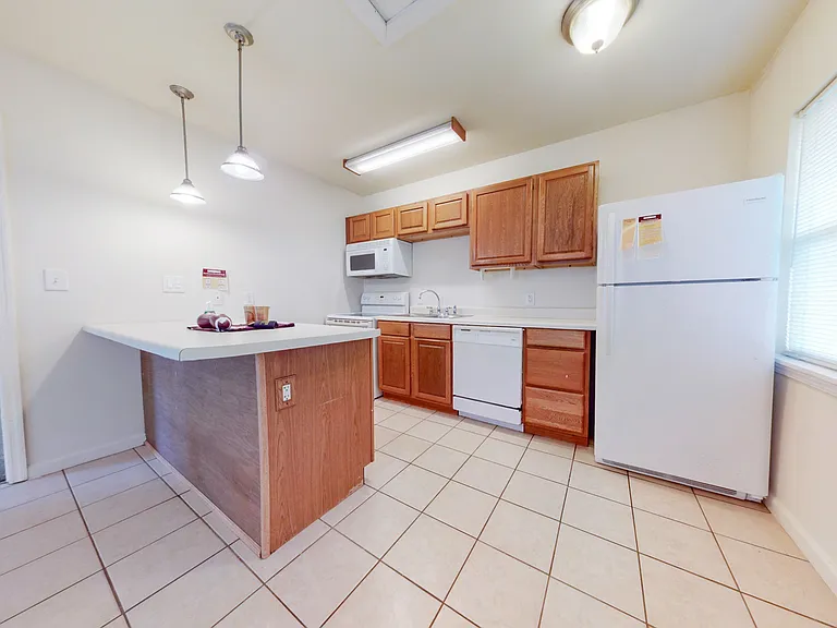 891 Campus Cir #1 — Photo 4