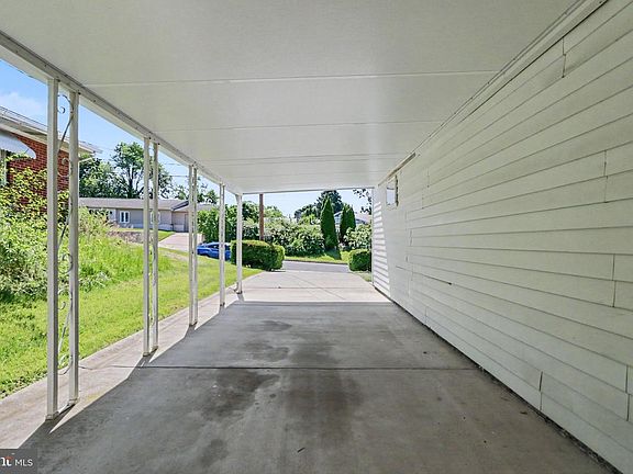 3rd image of 1024 Buttonwood Dr