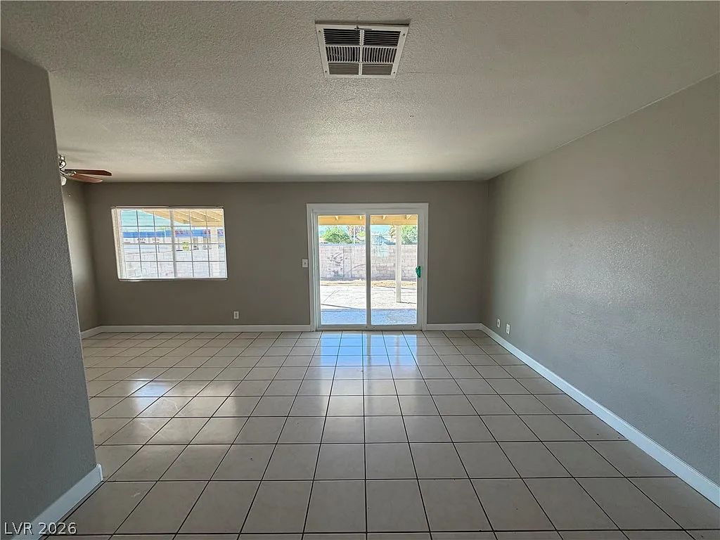 3 bed, 1.0 bath, 1148 sqft, $1,695 — Photo 4