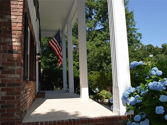 3rd image of 1595 E Woodbrook Dr