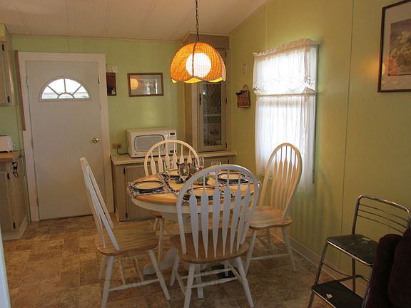 3rd image of 9090 Lake Point Blvd