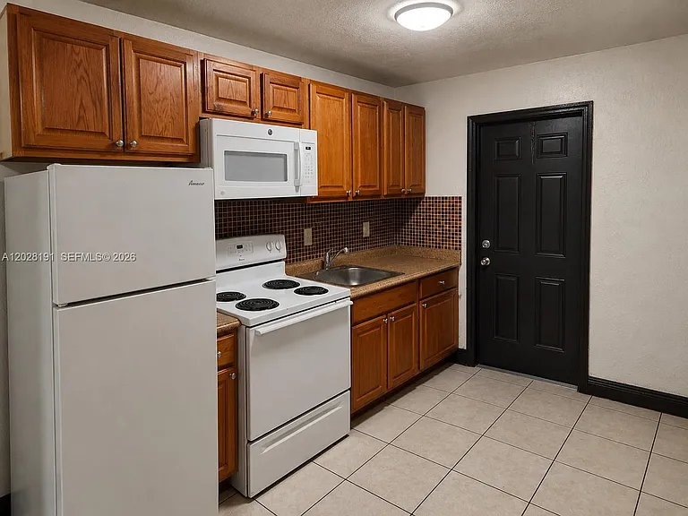 877 NW 10th St #- — Photo 10