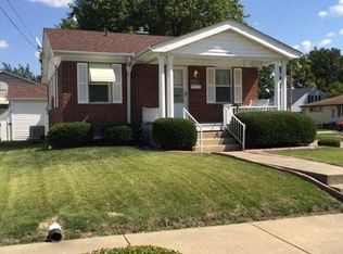 868 S 17th St, Decatur, IL 62521