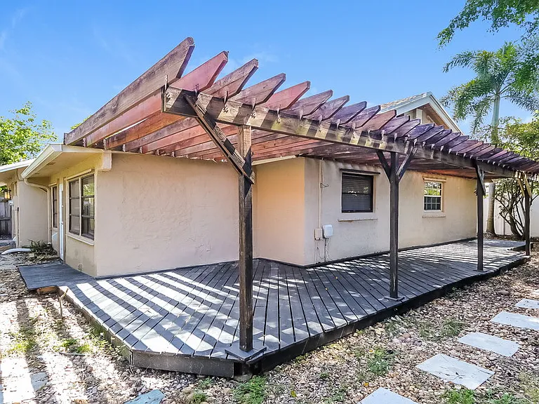 6398 Amberwoods Dr — Photo 15