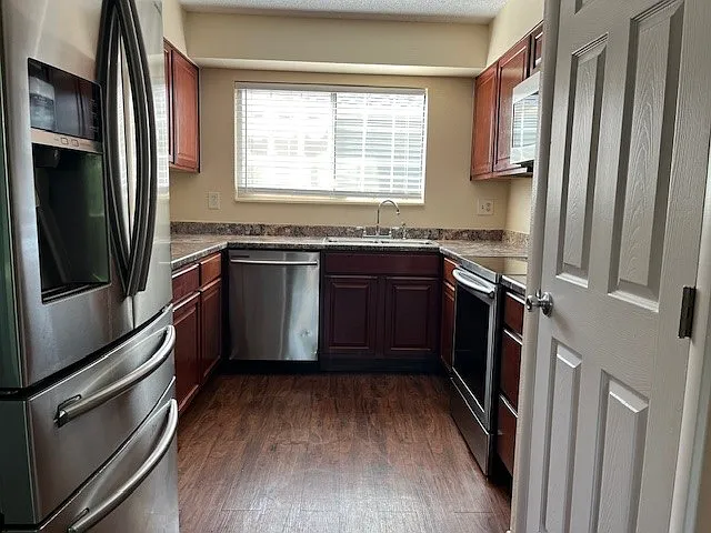 2 bed, 2.5 bath, 1312 sqft, $2,000 — Photo 3