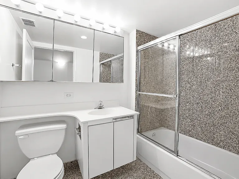 213 E 37th St #7G — Photo 10