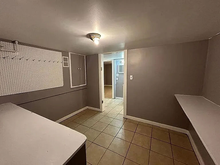 923 Vanderbilt St — Photo 18