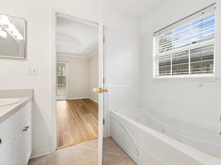 6905 SW 85th Ter — Photo 8