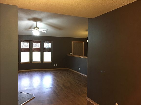 5th image of 5 W Regent Ln