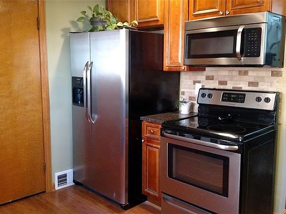 4th image of 2313 Grovewood Ave