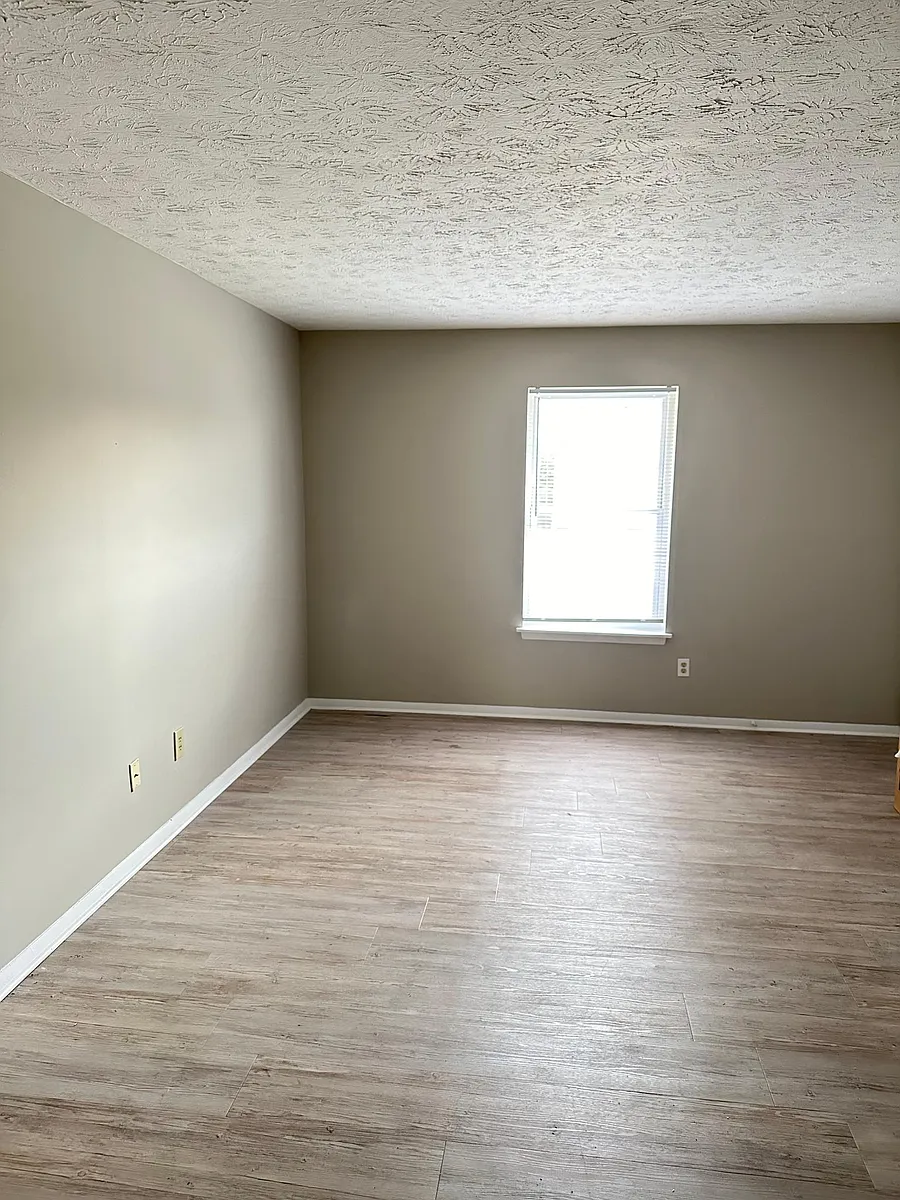 Building Photo - 1860 Summerhaven Ave #4