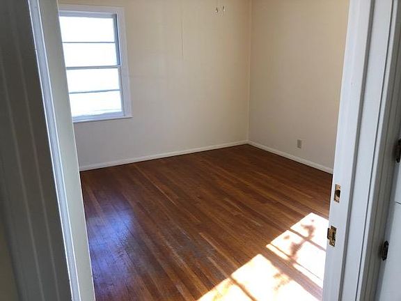 4th image of 1412 Owens St
