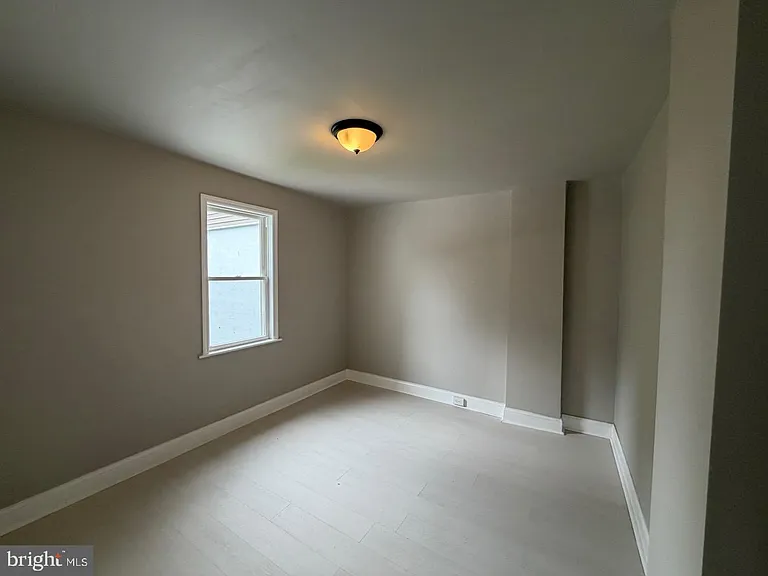 124 Robbins Ave #B — Photo 15