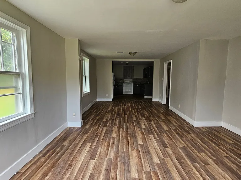 202 Crawford Rd — Photo 2