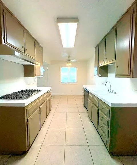 1634 N Madera Ave — Photo 2