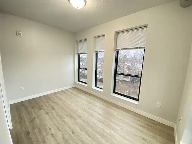 3325 E 52nd St #203 — Photo 16