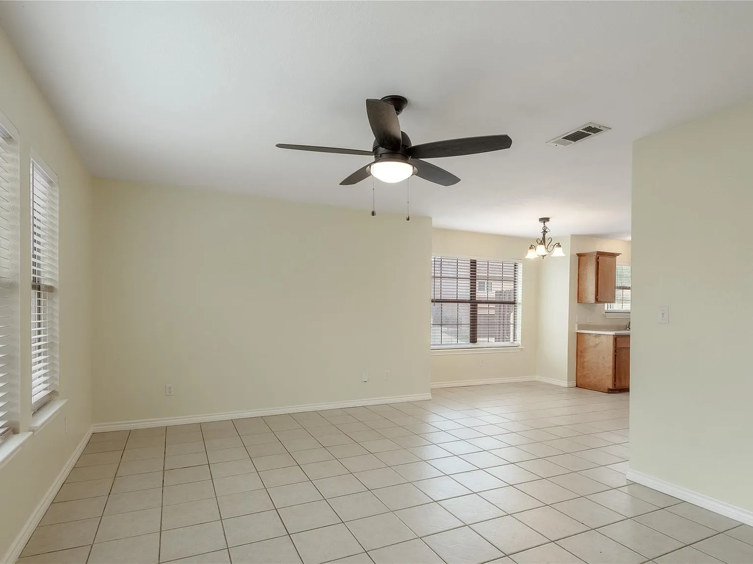 3 bed, 3.0 bath, 1382 sqft, $1,500 — Photo 4