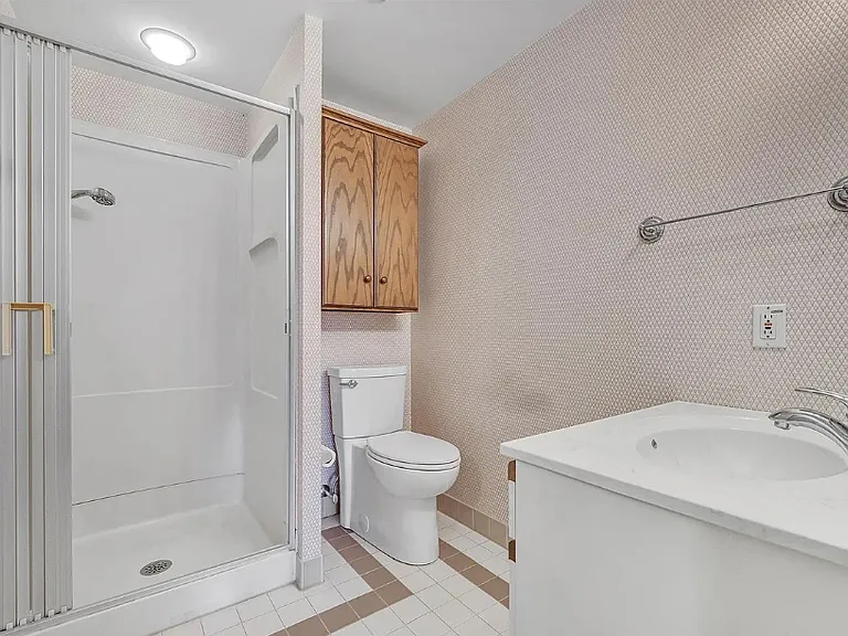 105 Valley Greene Cir #105 — Photo 7