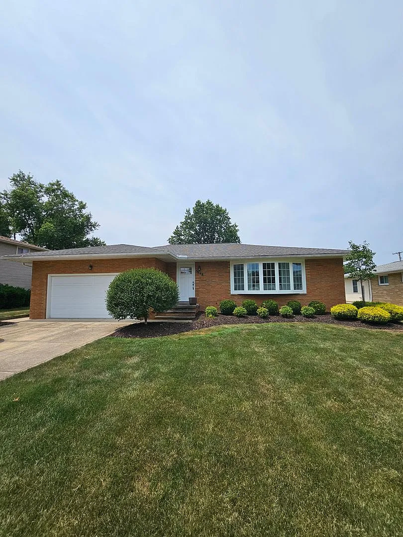 Charming Ranch-Style Home in Seven Hills, OH Available Now — Photo 1