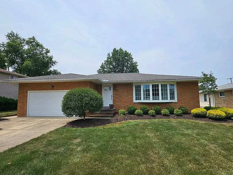 5648 Beacon Hill Dr — Photo 1