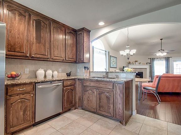 5th image of 926 Witherby Ln