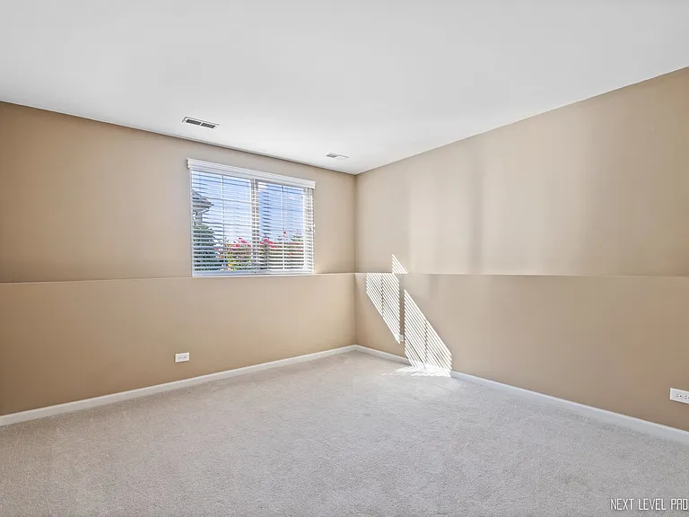 260 Devoe Dr — Photo 16