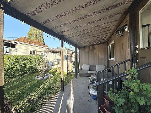 3rd image of 2395 Redwood Ave Space 23