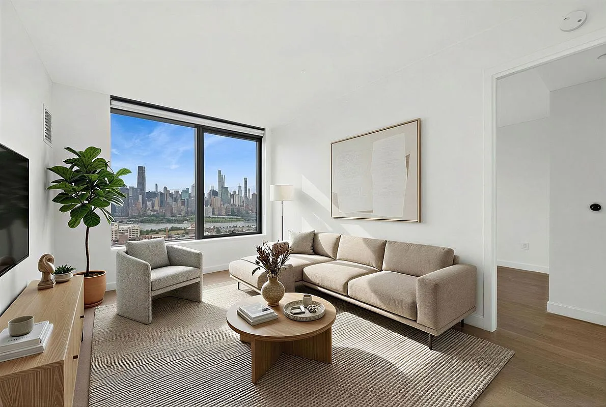 3 Court Sq #3201 photo 1
