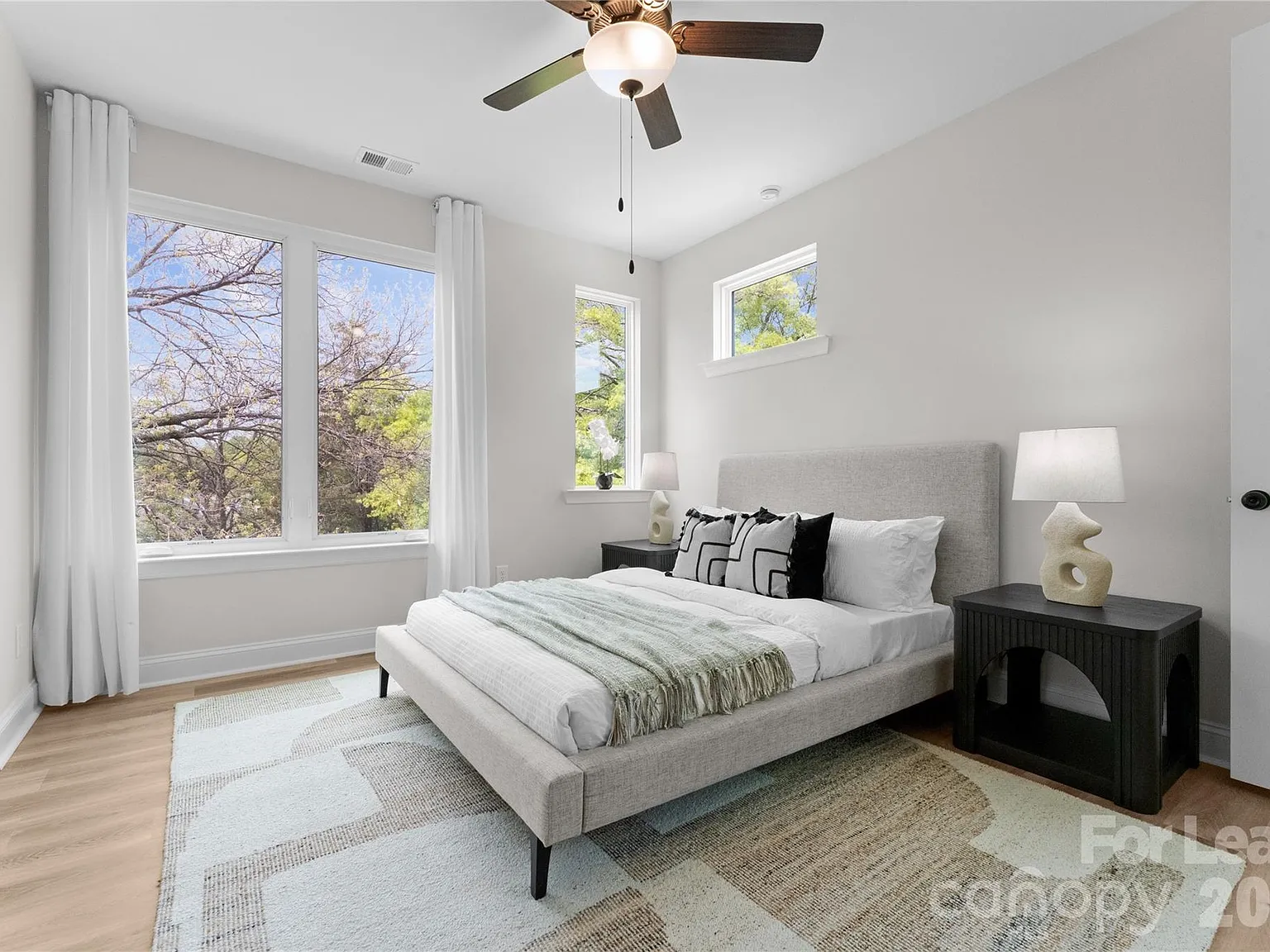 3 bed, 3.5 bath, $2,400 — Photo 4