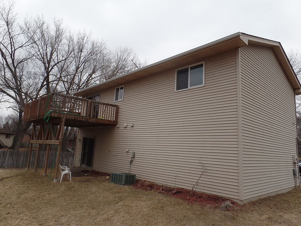 2nd image of 10370 Tamarack St NW