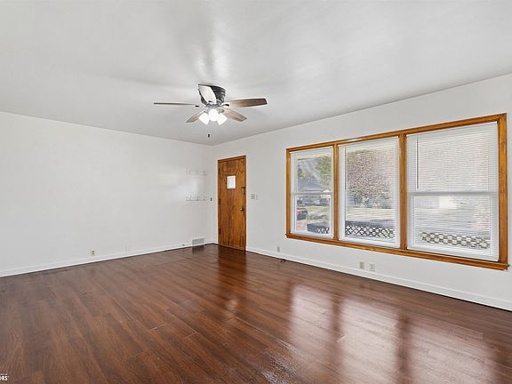 2nd image of 916 S 8th Ave