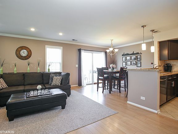 3rd image of 1692 Mansfield Ct