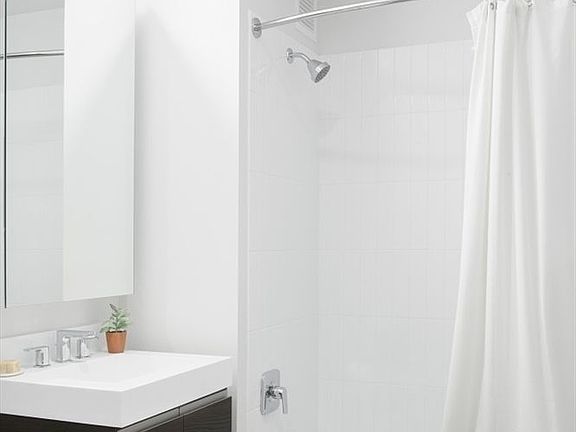 4th image of 2810 Jackson Ave APT 36A