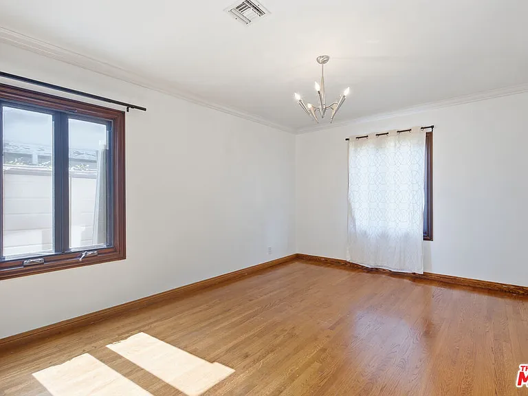 13800 Erwin St — Photo 15