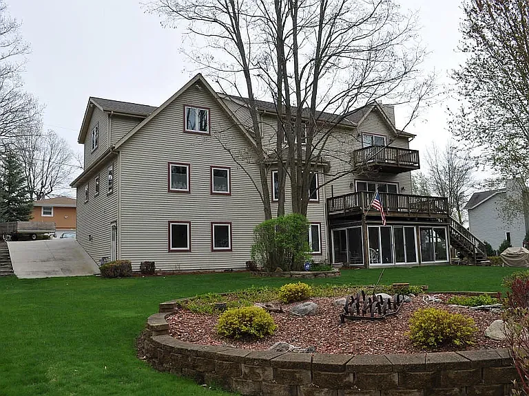4 bed, 4322 sqft, $4,000 — Photo 1