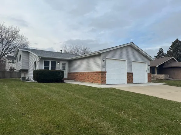 708 Michigan Ave, South Elgin, IL 60177