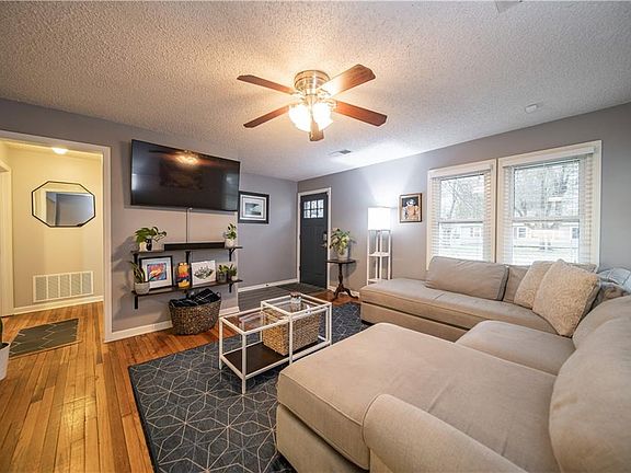 5th image of 8239 Hadley St