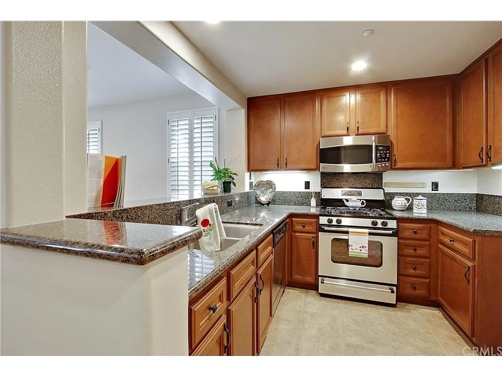 Building Photo - 231 Dewdrop