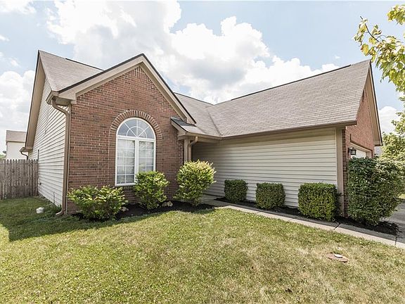 3rd image of 739 Woodcote Ln