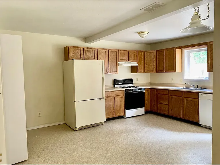 470 Hwy 282 - Clancy 4-Plex — Photo 8