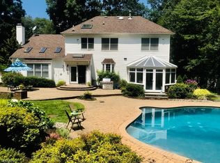 26 Carlton Rd, Flanders, NJ 07836