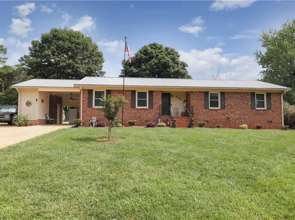 204 Sidney St, Lexington, NC 27295