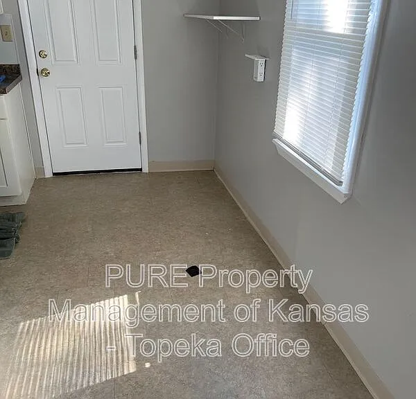 1926 SE Michigan Ave — Photo 12