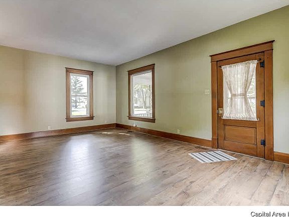 3rd image of 208 W Conrey St