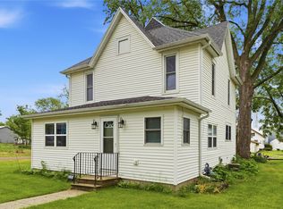 216 Lewis St, Mount Auburn, IA 52313
